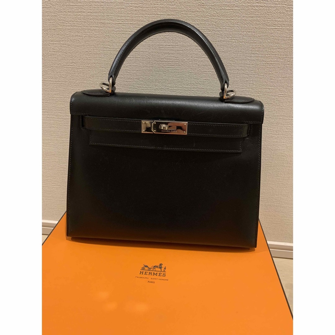 Hermes(エルメス)のパリ本店購入HERMES ケリー28 黒　2way ボックスカーフ レディースのバッグ(ハンドバッグ)の商品写真
