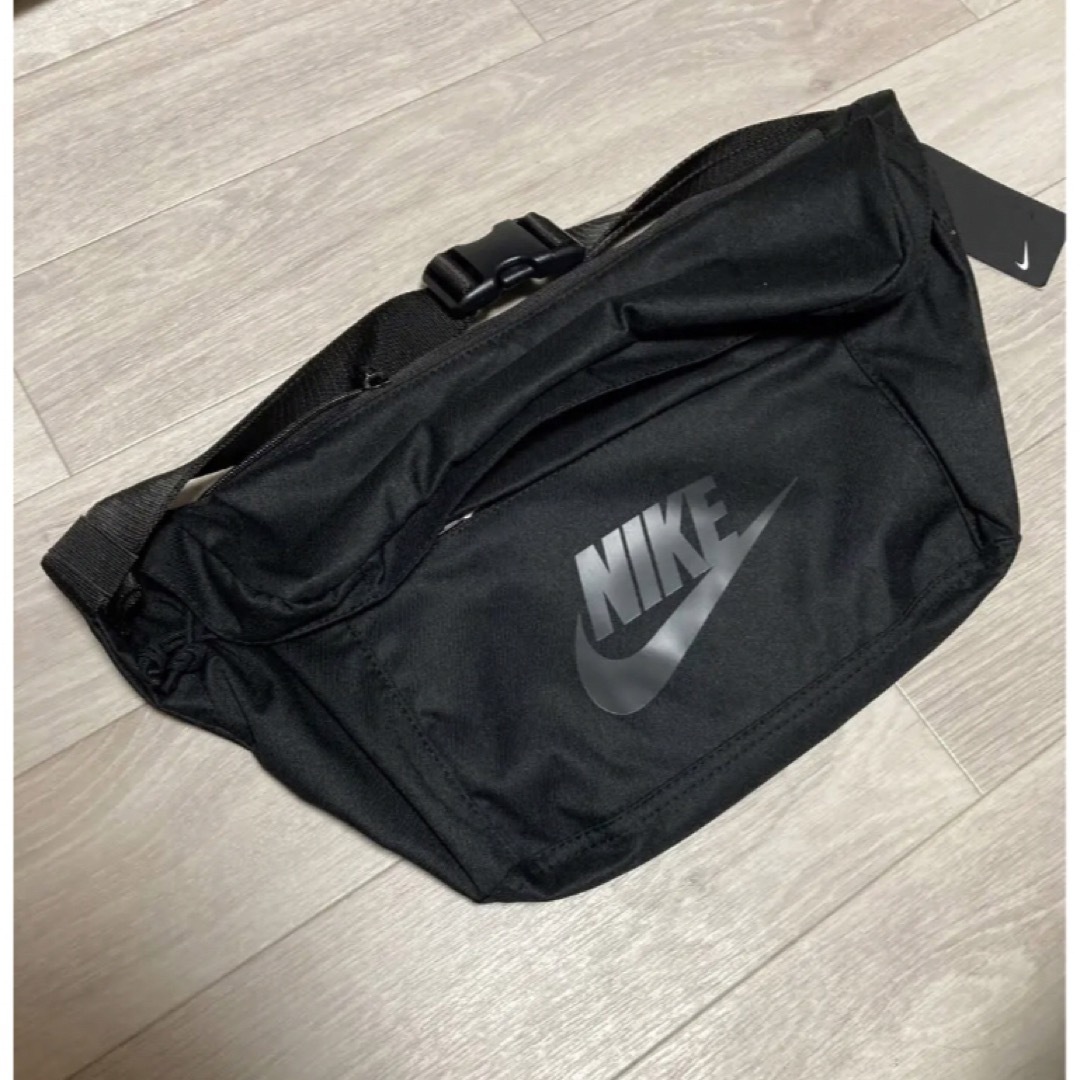 新品 ナイキNIKE テック ヒップ パック BA5751 ブラック 10L レディースのバッグ(ボディバッグ/ウエストポーチ)の商品写真