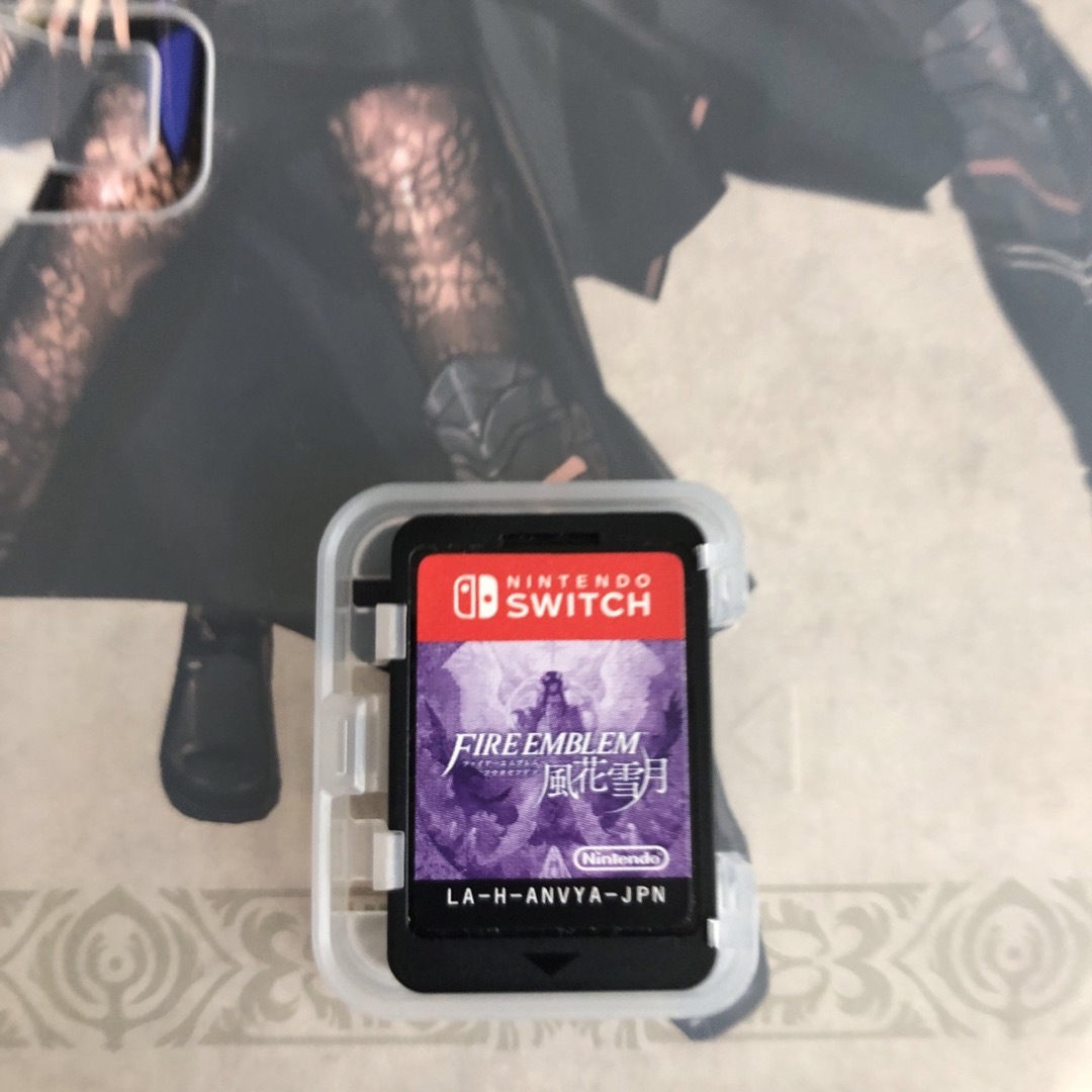 Nintendo Switch(ニンテンドースイッチ)のファイアーエムブレム 風花雪月 Switch エンタメ/ホビーのゲームソフト/ゲーム機本体(家庭用ゲームソフト)の商品写真