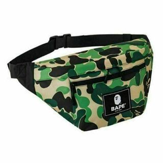 アベイシングエイプ(A BATHING APE)の【新品未使用】A BATHING APE ベイシングエイプ 大容量ボディバッグ(ボディーバッグ)