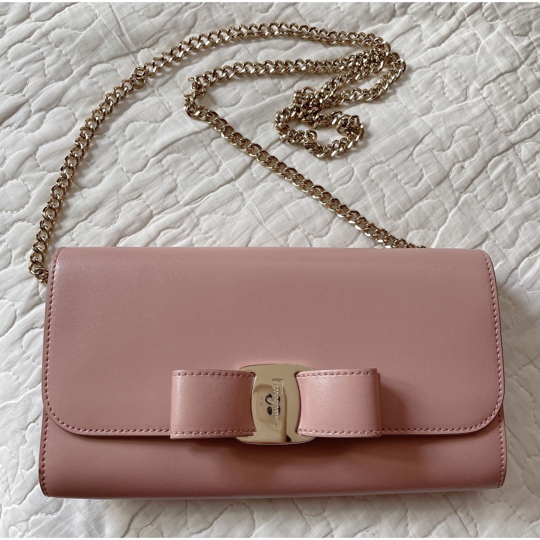 フェラガモ Salvatore Ferragamo 長財布 チェーンショルダー-