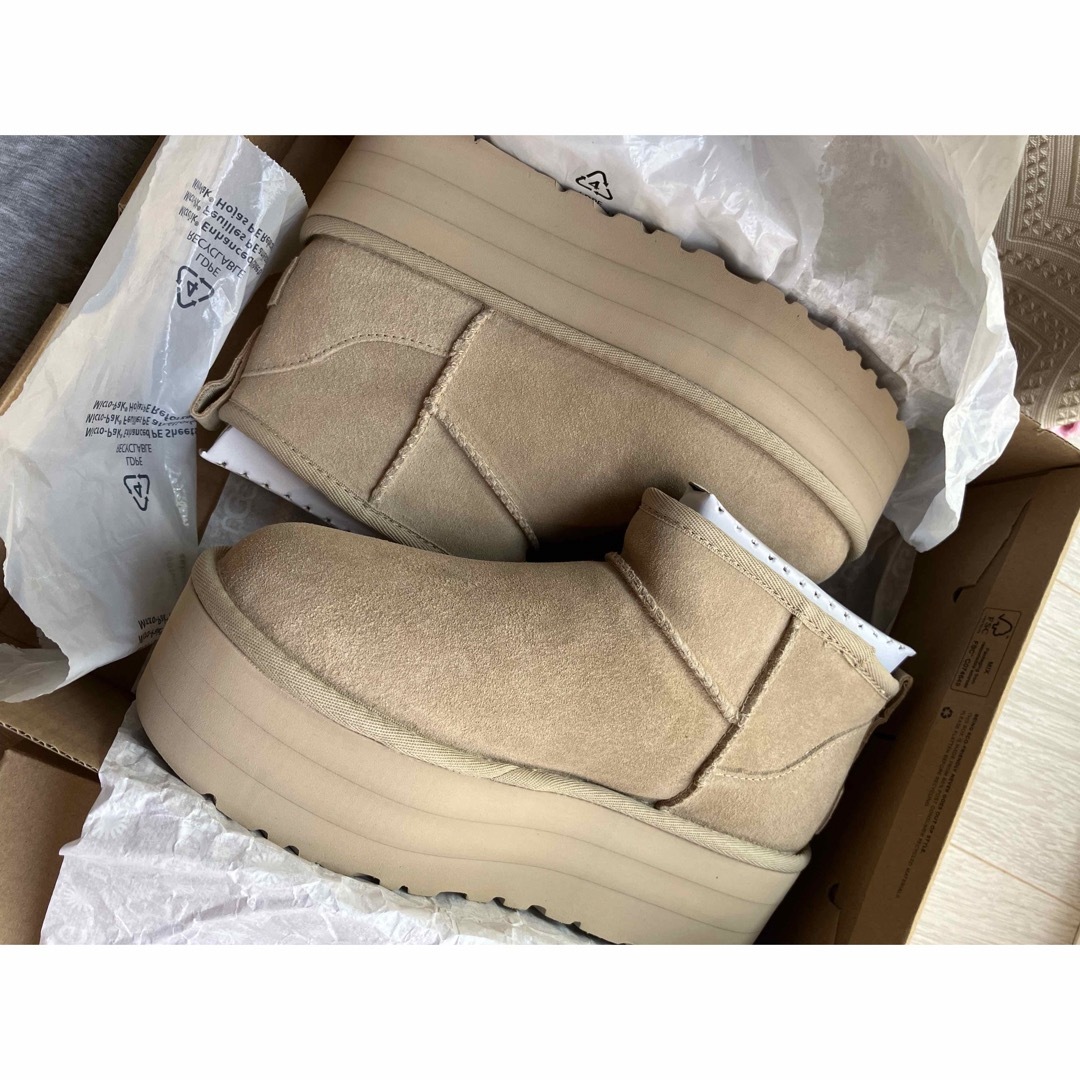 UGG 未使用　23cm  ベージュ　ブーツ　ウルトラミニ　厚底