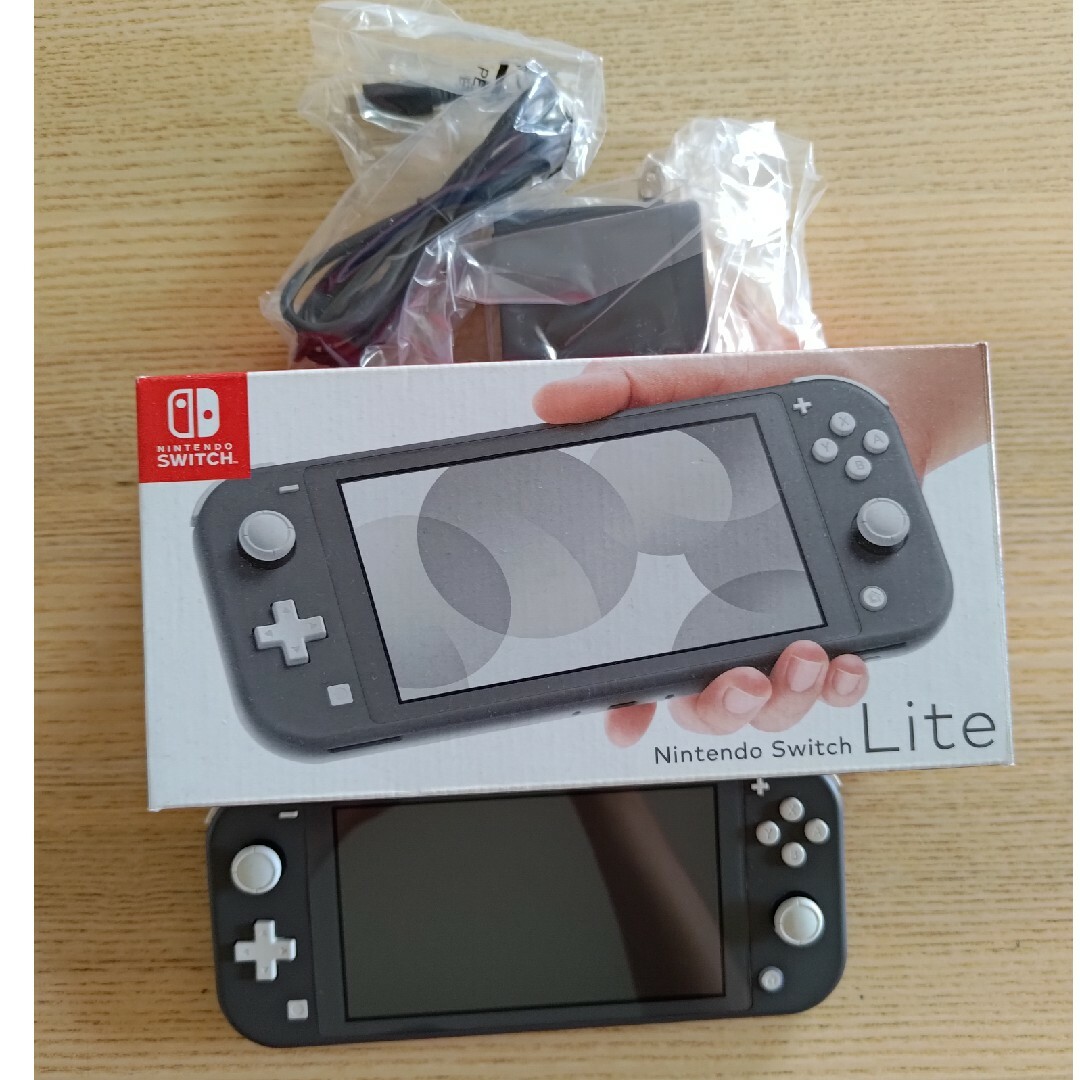 Nintendo Switch Liteグレー エンタメ/ホビーのゲームソフト/ゲーム機本体(家庭用ゲーム機本体)の商品写真