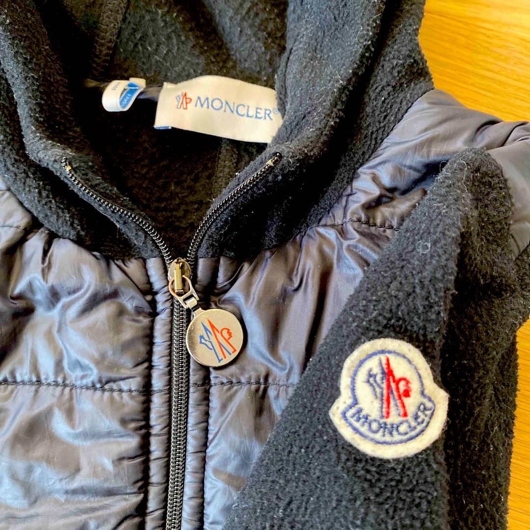 MONCLER(モンクレール)のモンクレール  100 110 フリース　パンツ　スカート　ワンピース　セーター キッズ/ベビー/マタニティのキッズ服女の子用(90cm~)(コート)の商品写真