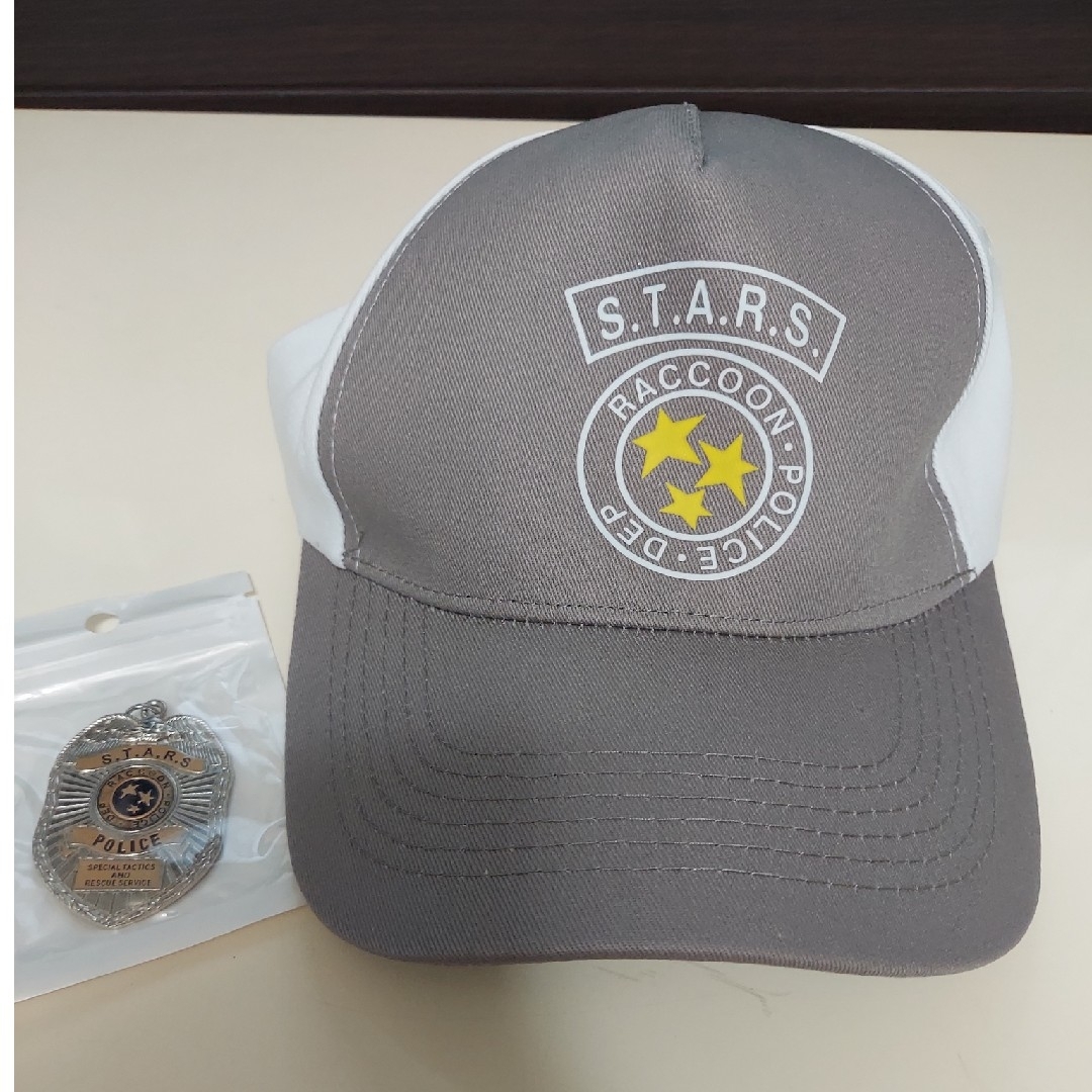 帽子　キャップ　野球帽　グレー　キーホルダー付き メンズの帽子(キャップ)の商品写真