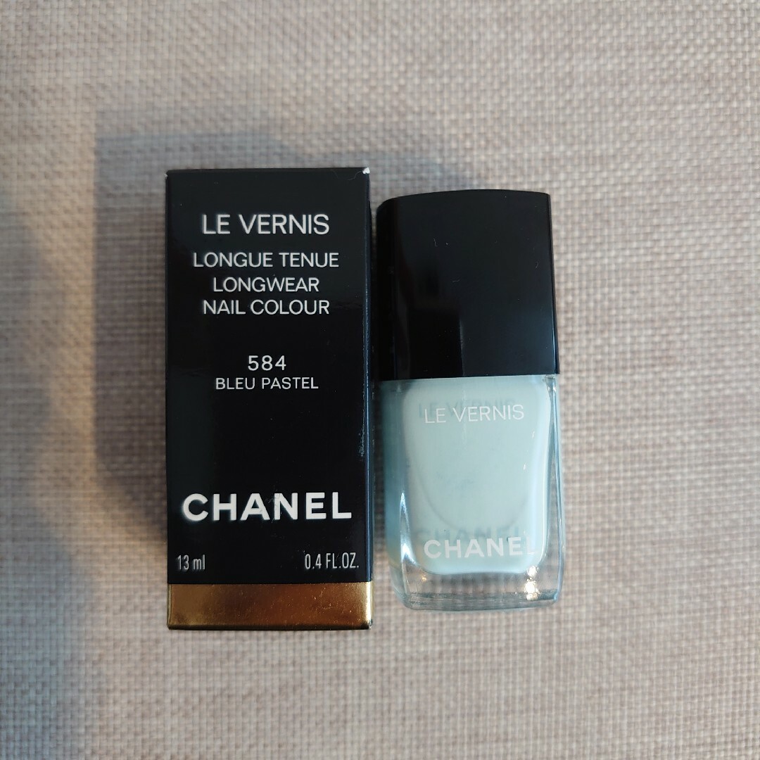 CHANEL(シャネル)のCHANEL　LE VERNIS 584 BLEU PASTEL コスメ/美容のネイル(マニキュア)の商品写真