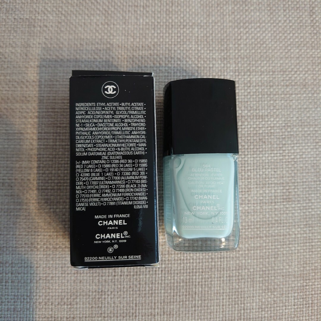 CHANEL(シャネル)のCHANEL　LE VERNIS 584 BLEU PASTEL コスメ/美容のネイル(マニキュア)の商品写真