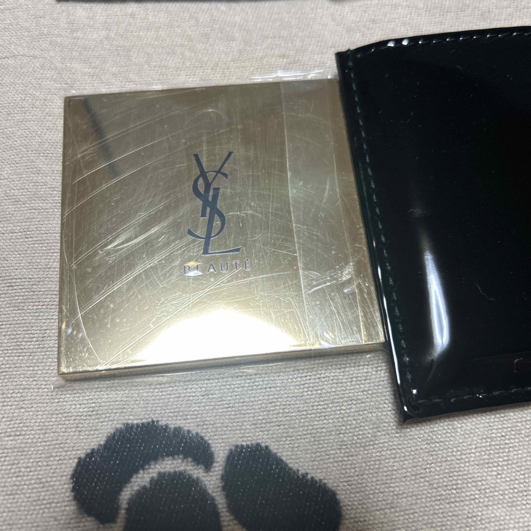 Yves Saint Laurent Beaute(イヴサンローランボーテ)のイヴサンローラン　ミラー レディースのファッション小物(ミラー)の商品写真