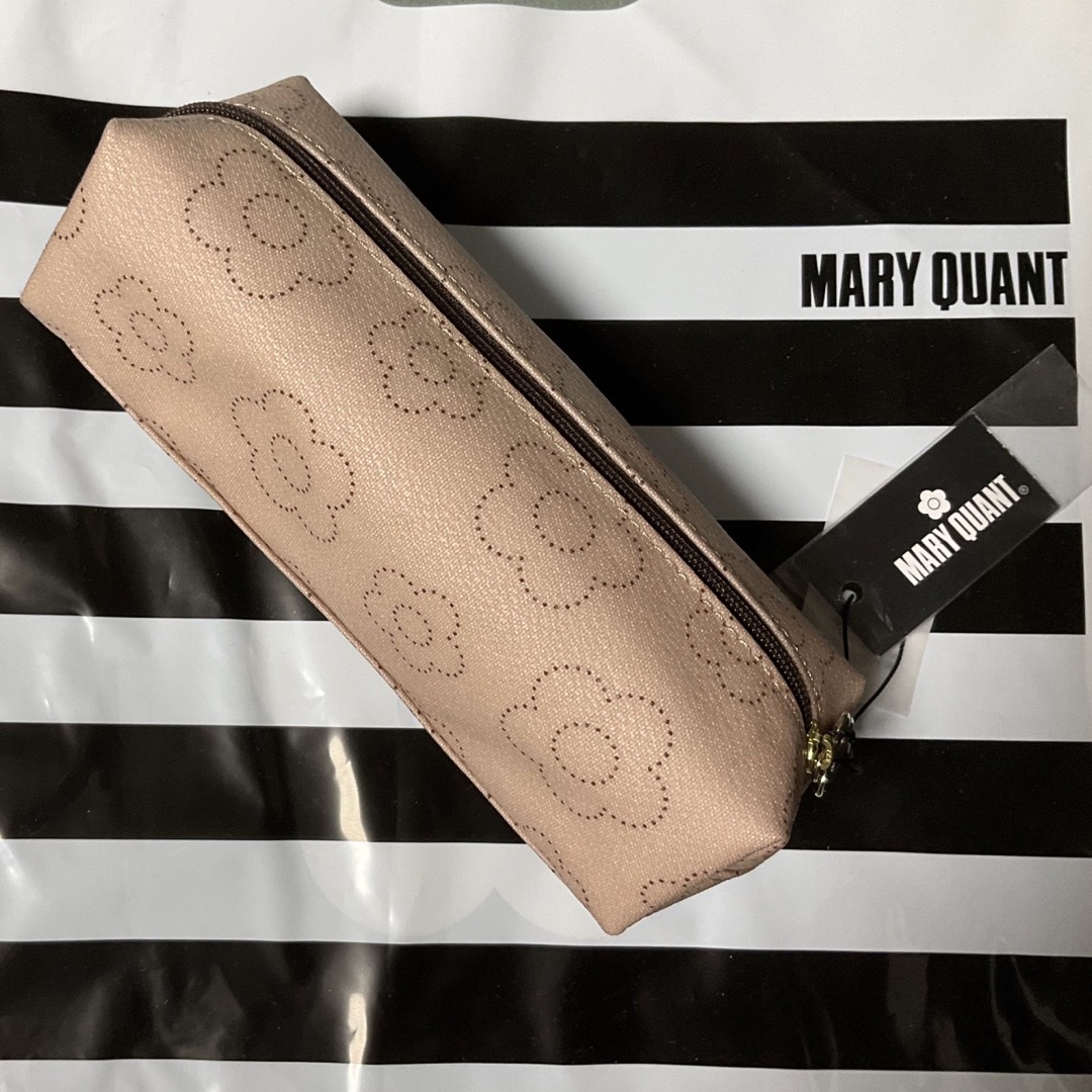 MARY QUANT(マリークワント)のマリークワント ポーチ　ペンケース　デイジー ピンクベージュ レディースのファッション小物(ポーチ)の商品写真