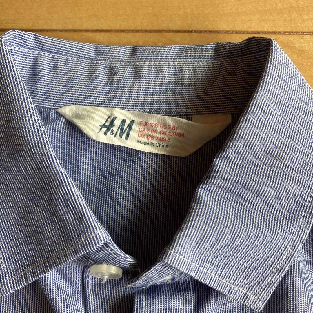 H&M(エイチアンドエム)のH&M ストライプシャツ 130cm キッズ/ベビー/マタニティのキッズ服男の子用(90cm~)(ブラウス)の商品写真