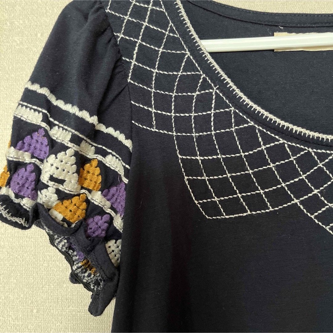 Ray BEAMS(レイビームス)のRay beams刺繍　トップス　Tシャツ レディースのトップス(Tシャツ(半袖/袖なし))の商品写真