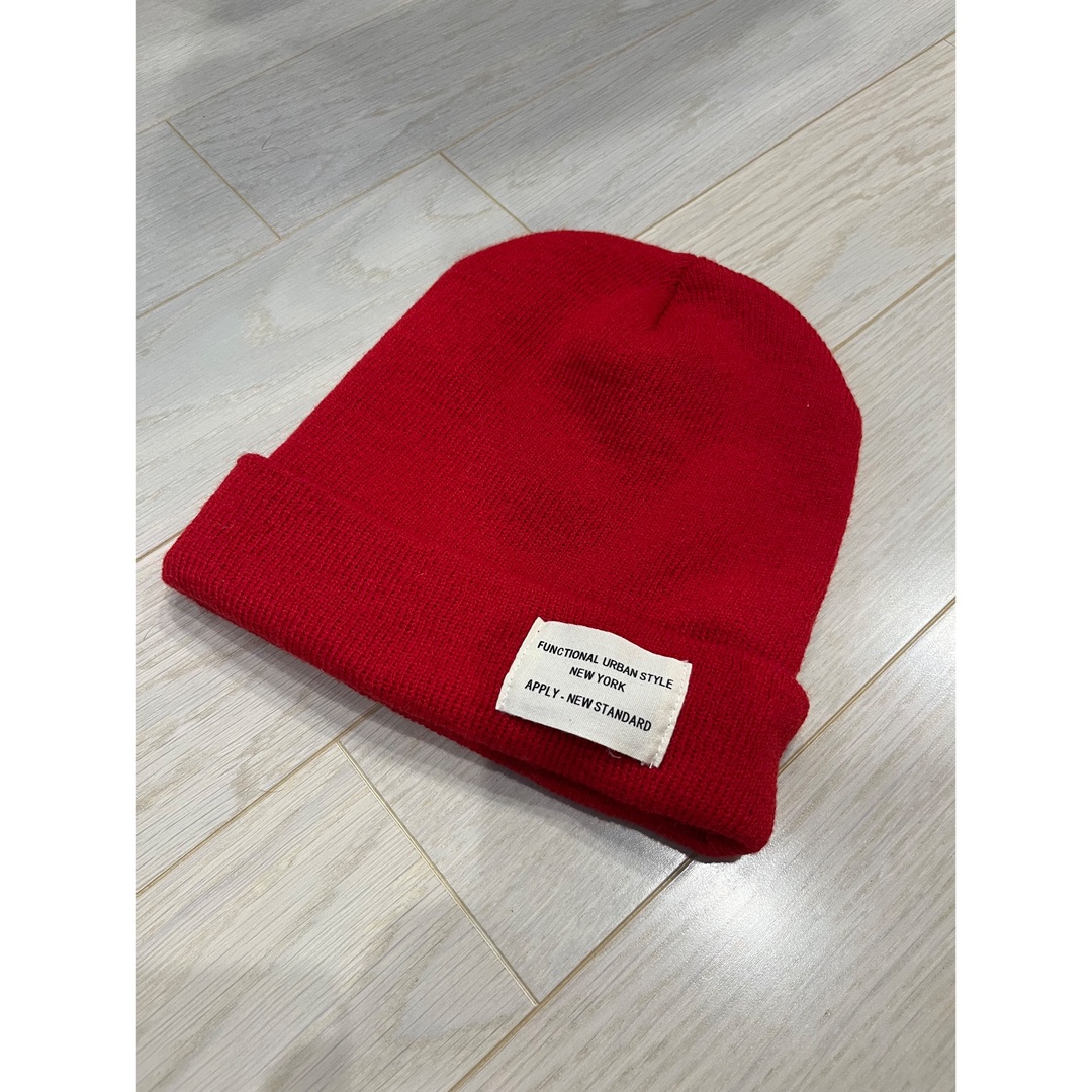 ニット帽　赤　冬　帽子　ニット　美品 レディースの帽子(ニット帽/ビーニー)の商品写真