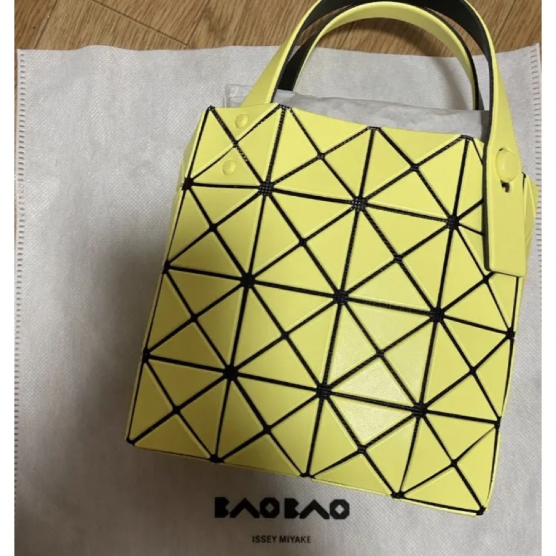 BaoBaoIsseyMiyake(バオバオイッセイミヤケ)のBAOBAO ISSEY MIYAKEルーセントボクシー激レアカラーイエロー レディースのバッグ(トートバッグ)の商品写真