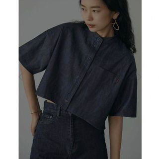 アメリヴィンテージ(Ameri VINTAGE)のOTONA COMPACT DENIM SHIRT(シャツ/ブラウス(半袖/袖なし))