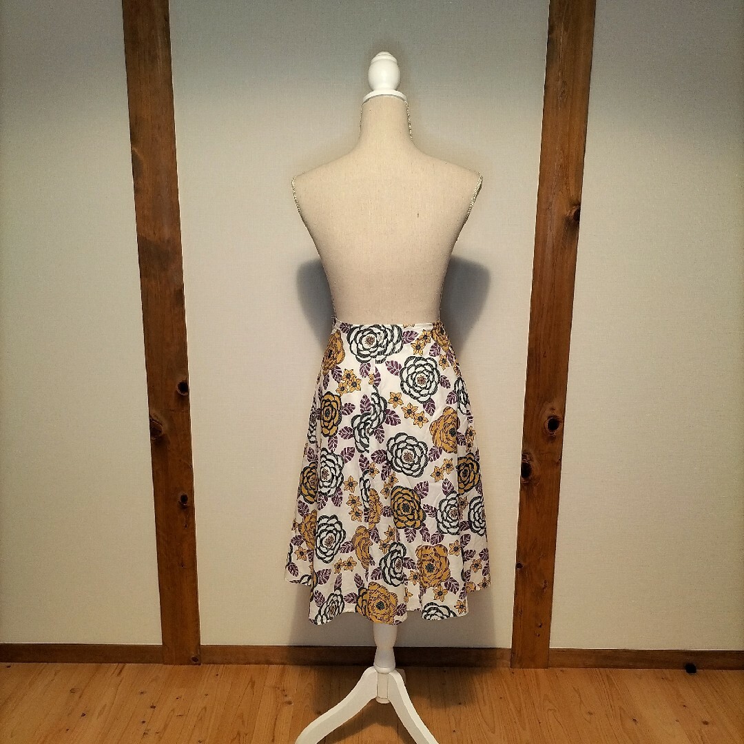 花柄　ひざ丈スカート レディースのスカート(ひざ丈スカート)の商品写真