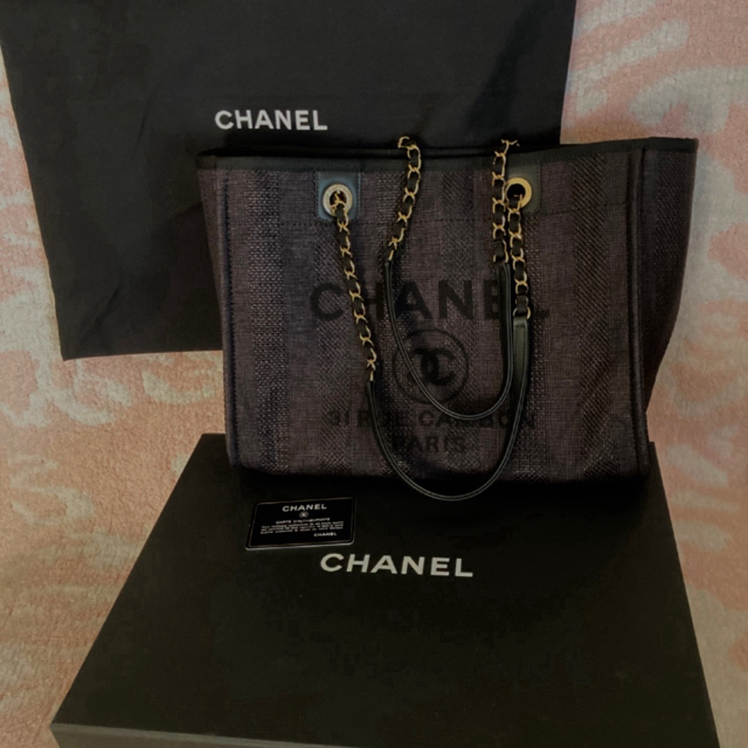 CHANEL(シャネル)のシャネル　ドーヴィルMM ✨新品未使用✨お値下げしました レディースのバッグ(トートバッグ)の商品写真