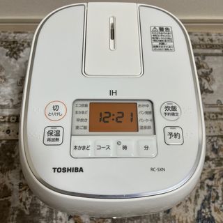 トウシバ(東芝)の22年製【説明書付き】TOSHIBA 炊飯器 RC-5XN W(炊飯器)