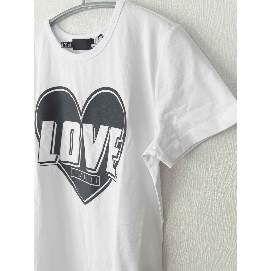 MOSCHINO(モスキーノ)の【新品】MOSCHINO  モスキーノ  ロゴ 半袖Tシャツ ホワイト レディースのトップス(Tシャツ(半袖/袖なし))の商品写真
