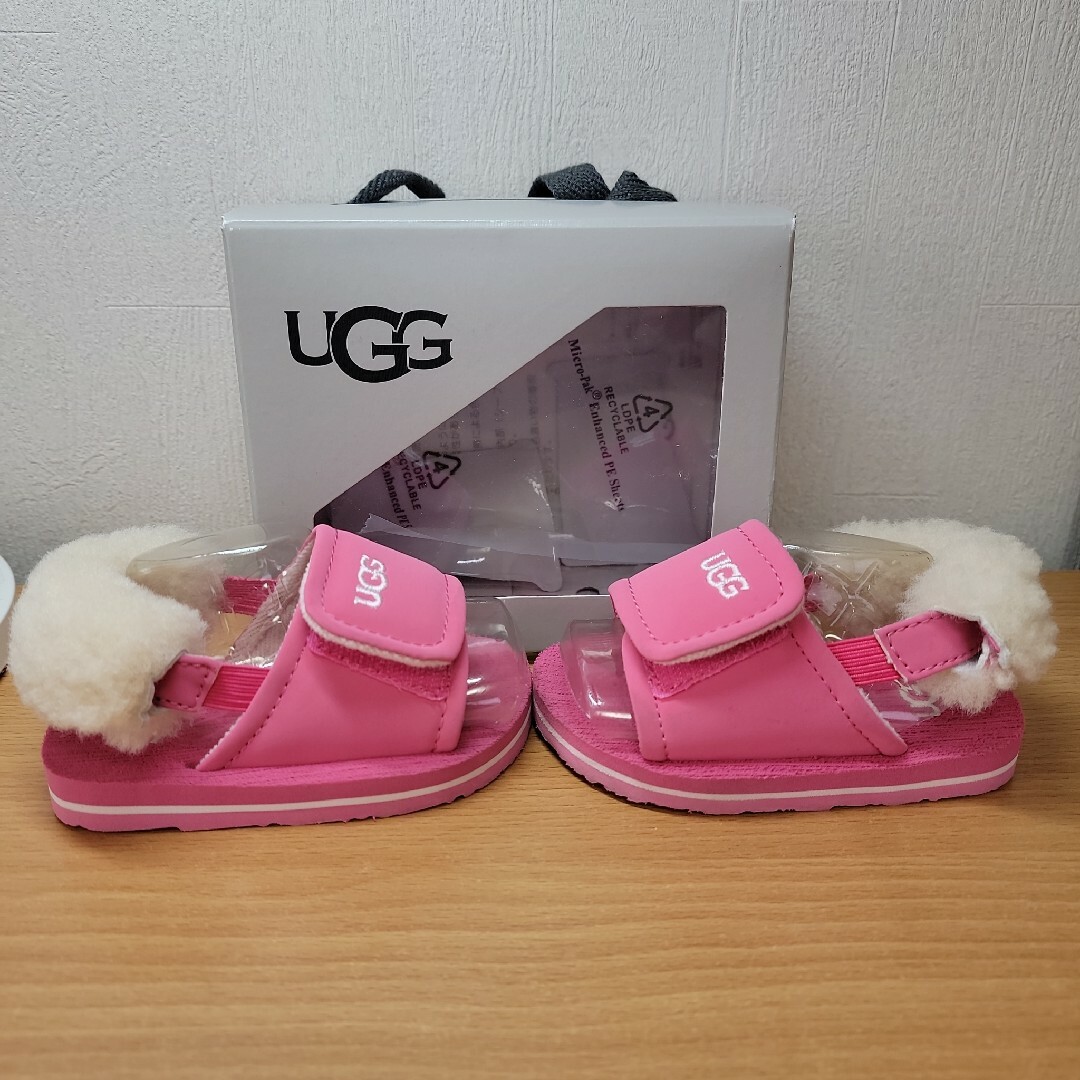 UGG(アグ)のUGG　ベビー　サンダル　ピンク　11cm　美品　マジックテープ キッズ/ベビー/マタニティのベビー靴/シューズ(~14cm)(サンダル)の商品写真