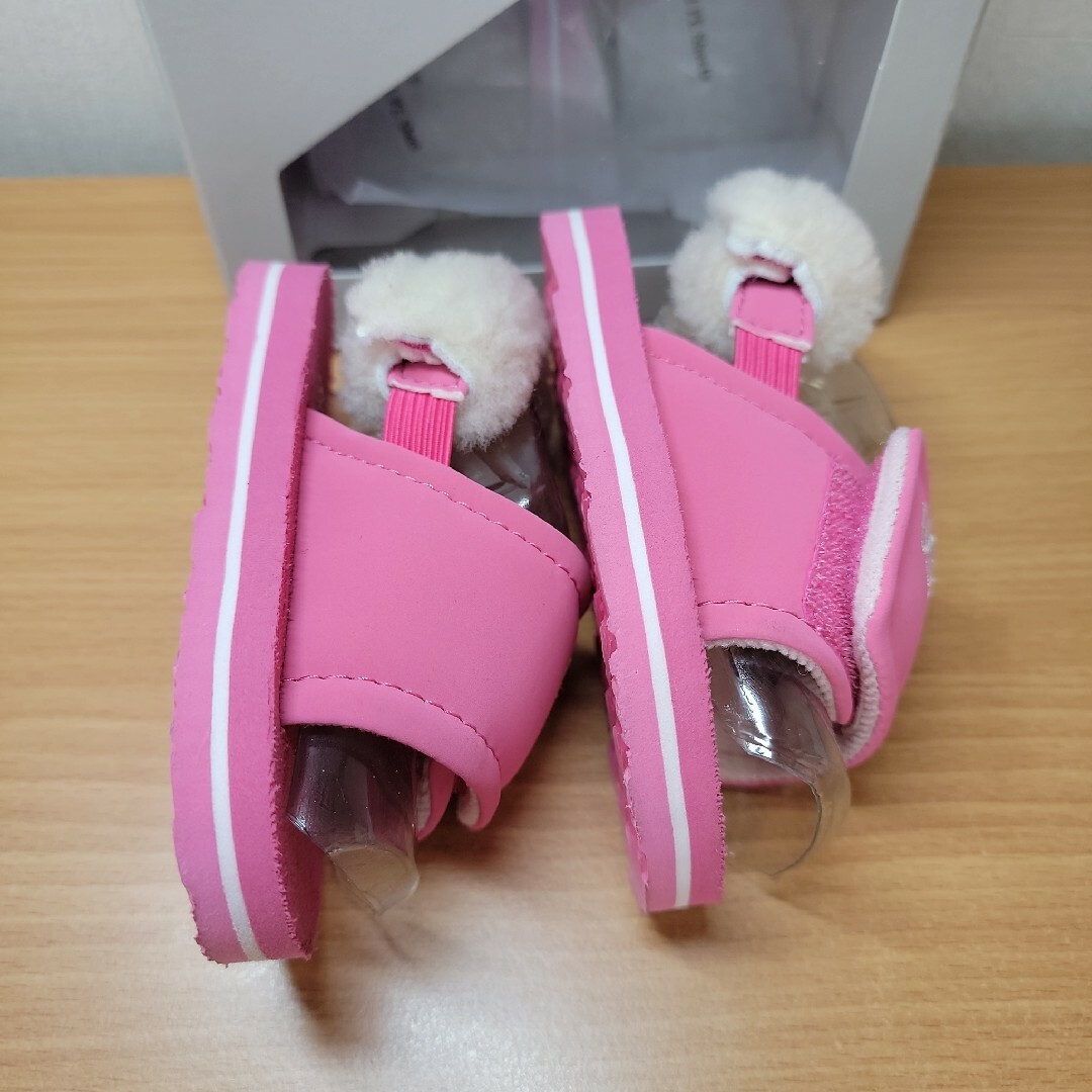 UGG(アグ)のUGG　ベビー　サンダル　ピンク　11cm　美品　マジックテープ キッズ/ベビー/マタニティのベビー靴/シューズ(~14cm)(サンダル)の商品写真