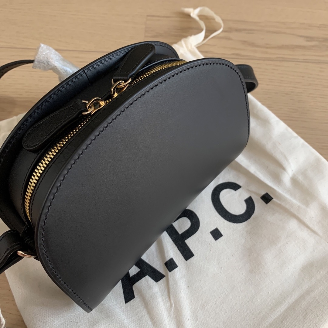 新品未使用　a.p.c ハーフムーンバッグ