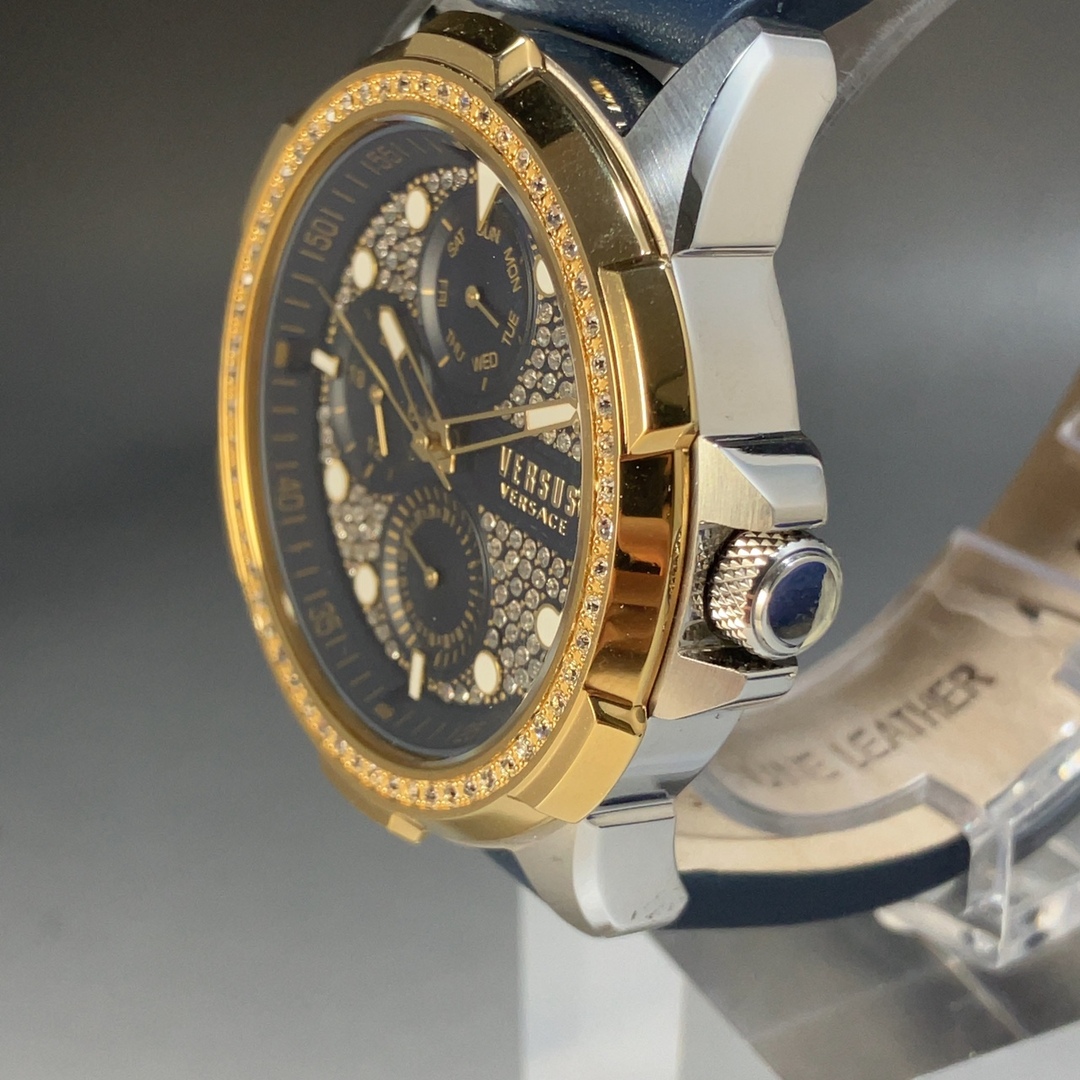 VERSUS(ヴェルサス)の新品未使用メンズ腕時計海外ブランド ヴェルサーチェ Versusイタリア2084 メンズの時計(腕時計(アナログ))の商品写真