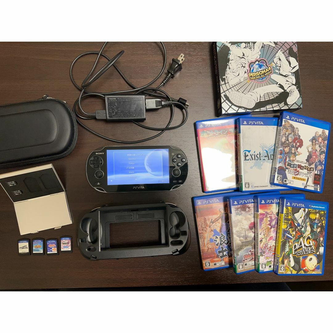 PlayStation®VitaWi-Fiモデル カセット6個\u0026ケース付き