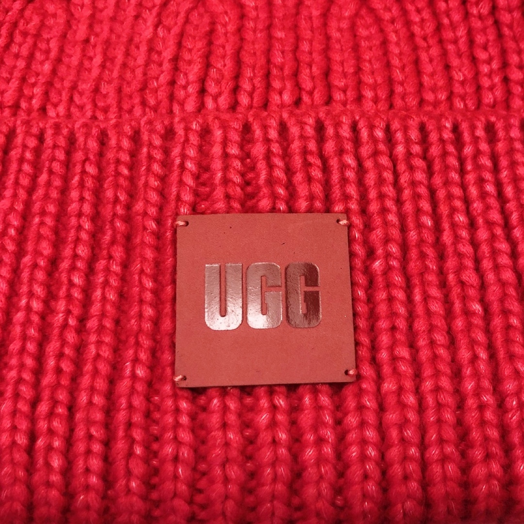 UGG(アグ)の新品 UGG アグ ニットキャップ 20061 ハイビスカス ピンク レディースの帽子(ニット帽/ビーニー)の商品写真