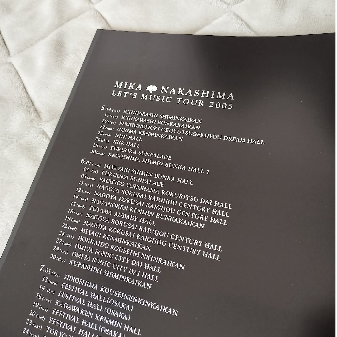 中島美嘉　コンサートツアーパンフレット　2冊セット エンタメ/ホビーのタレントグッズ(ミュージシャン)の商品写真