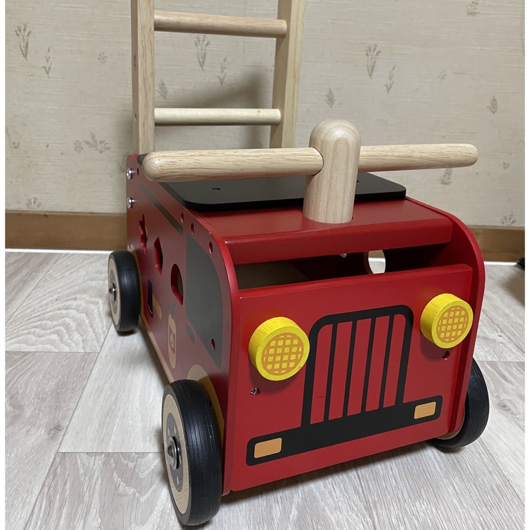 消防車のウォーカー＆ライド キッズ/ベビー/マタニティのおもちゃ(手押し車/カタカタ)の商品写真
