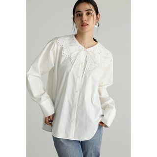 ジルスチュアート(JILLSTUART)の新品　JILL STUART レースカラーシャツ 2023AW(シャツ/ブラウス(長袖/七分))