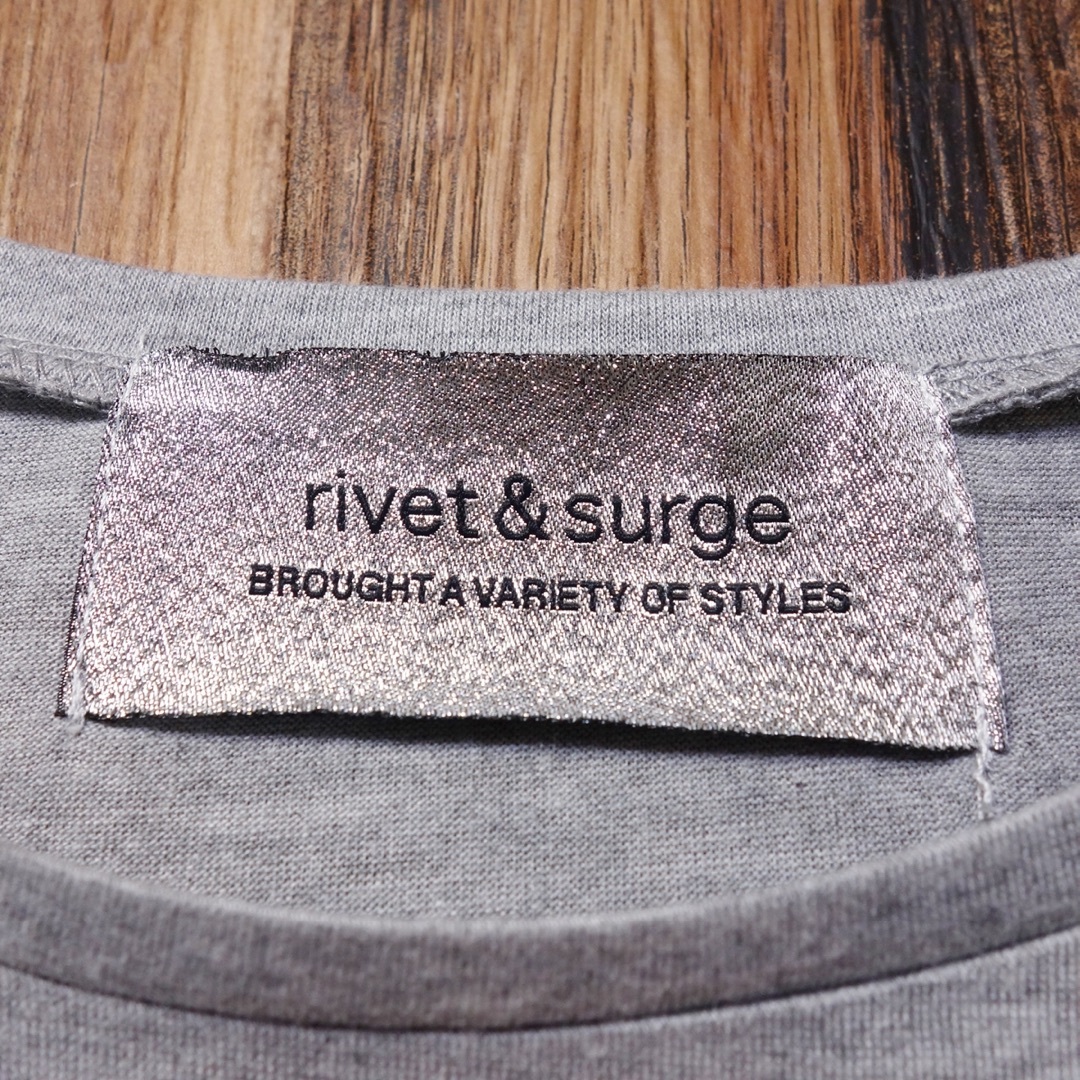 rivet & surge(リベットアンドサージ)のリベットアンドサージ 半袖Tシャツ レディース Mサイズ 古着 グレー FM4 レディースのトップス(Tシャツ(半袖/袖なし))の商品写真