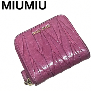 ミュウミュウ(miumiu)のMIUMIU ラウンドファスナー　二つ折り財布　ロゴ　マテラッセ　ウォレット(財布)