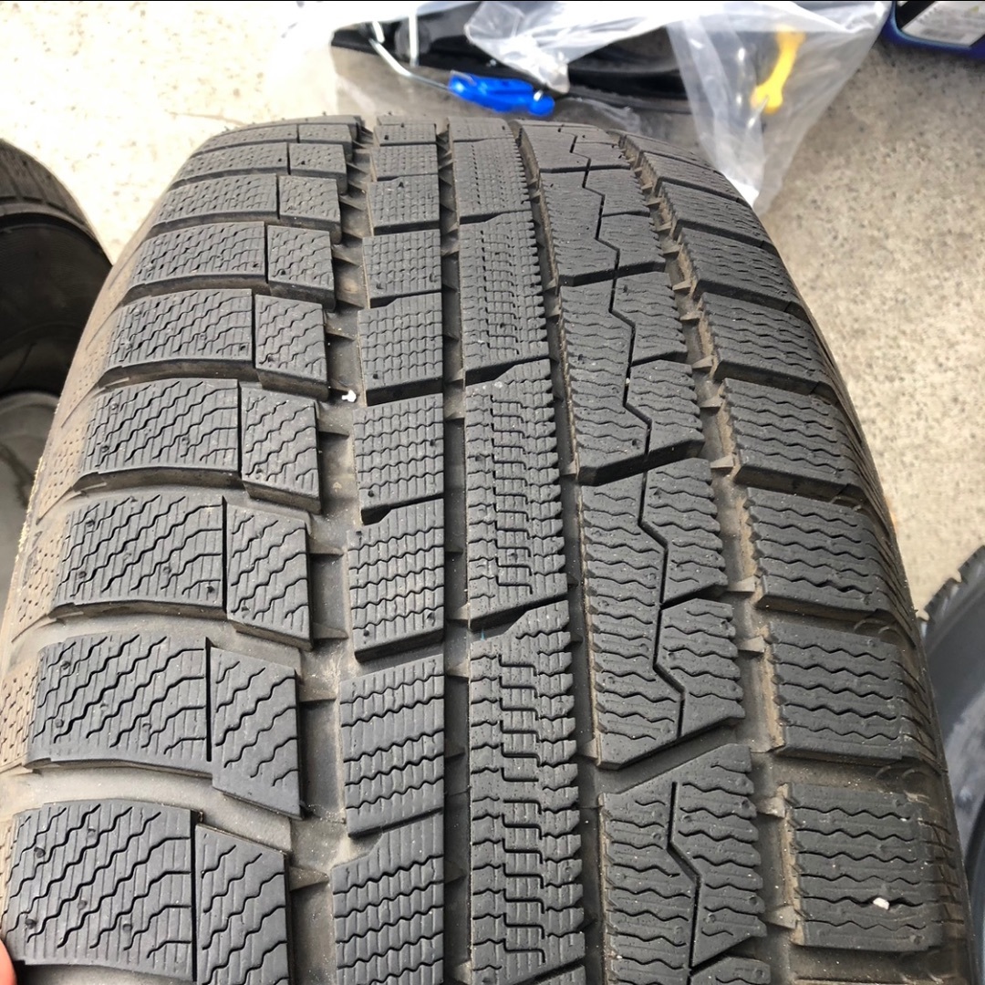 スタッドレスタイヤ　タイヤホイール4セット バリ山あり　215/60R/17