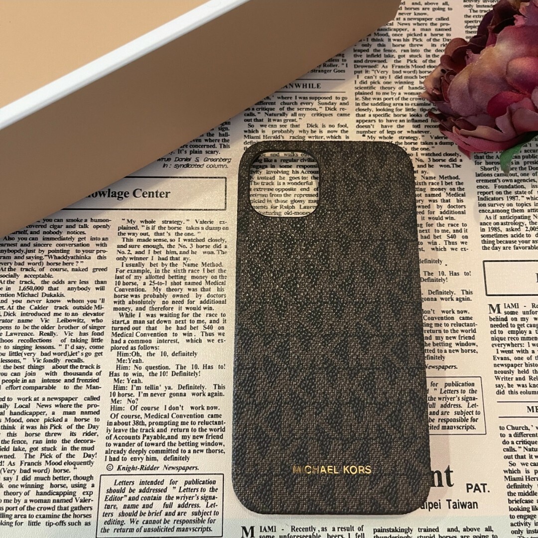 Michael Kors(マイケルコース)の新品未使用！正規品！！【MICHAEL KORS】 iPhone13 対応ケース スマホ/家電/カメラのスマホアクセサリー(iPhoneケース)の商品写真