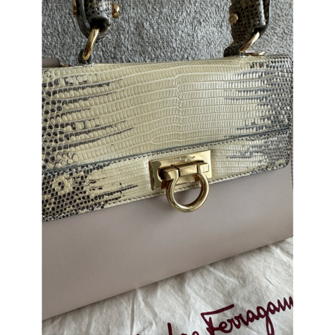Ferragamo(フェラガモ)のフェラガモ　バッグ　 レディースのバッグ(ハンドバッグ)の商品写真