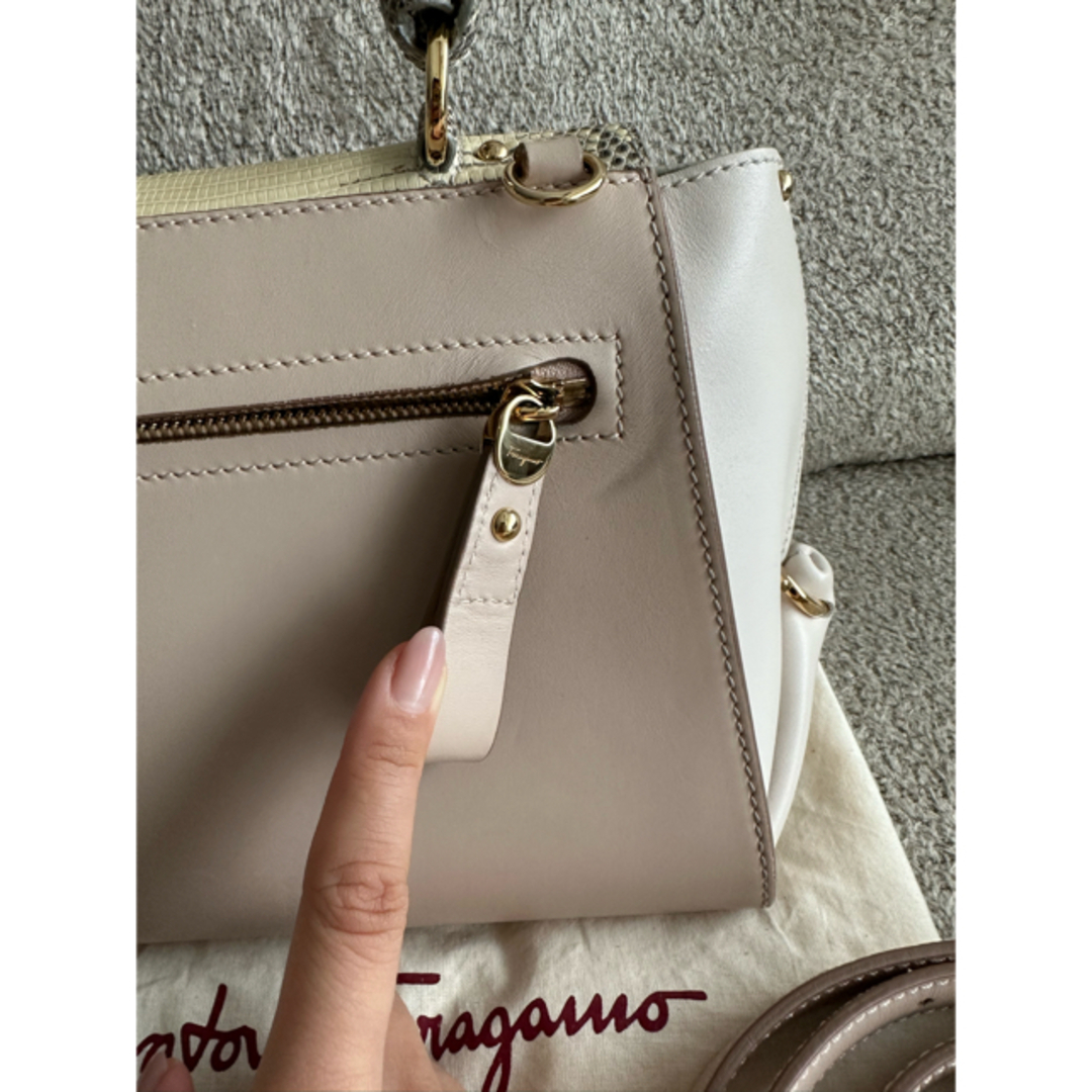 Ferragamo(フェラガモ)のフェラガモ　バッグ　 レディースのバッグ(ハンドバッグ)の商品写真