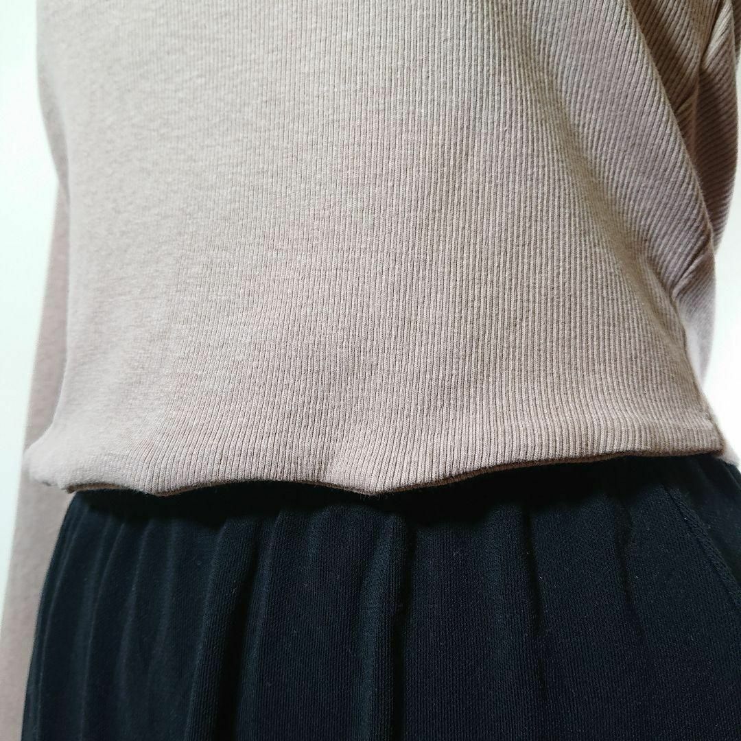 ZARA(ザラ)のザラ/リブニットトップス/ベージュ/長袖/無地/アースカラー/クロップド/ML レディースのトップス(カットソー(長袖/七分))の商品写真