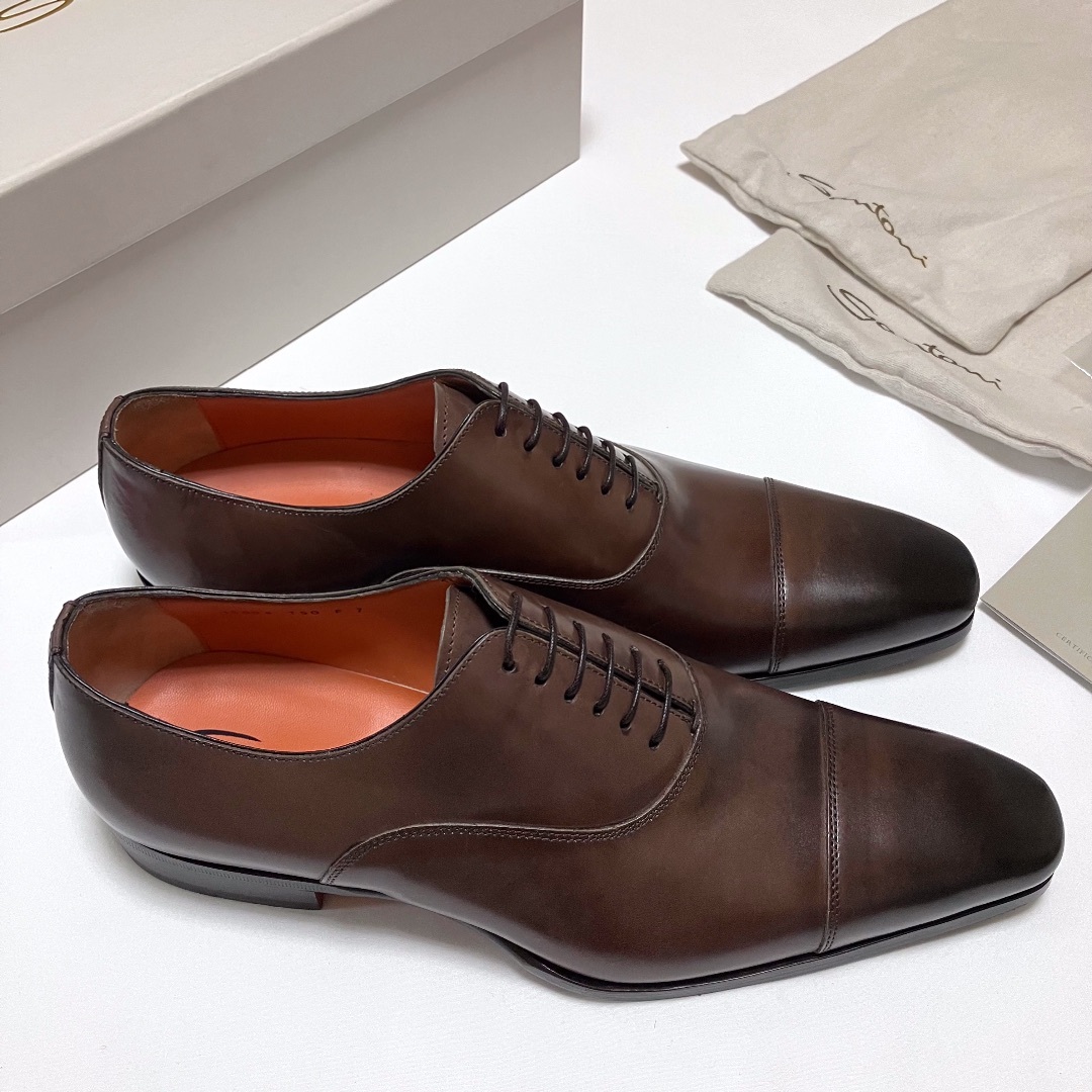 Santoni(サントーニ)の新品 UK7 santoni ストレートチップ 革靴 9915 メンズの靴/シューズ(ドレス/ビジネス)の商品写真