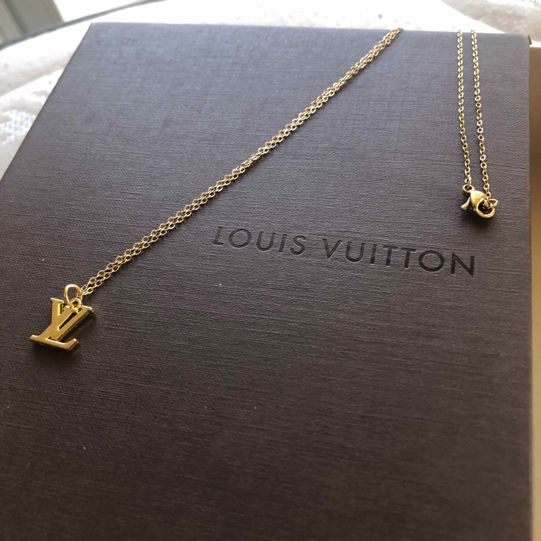 LOUIS VUITTON(ルイヴィトン)のルイヴィトン　LOUIS VUITTON ロゴ　ネックレス　ゴールド メンズのアクセサリー(ネックレス)の商品写真