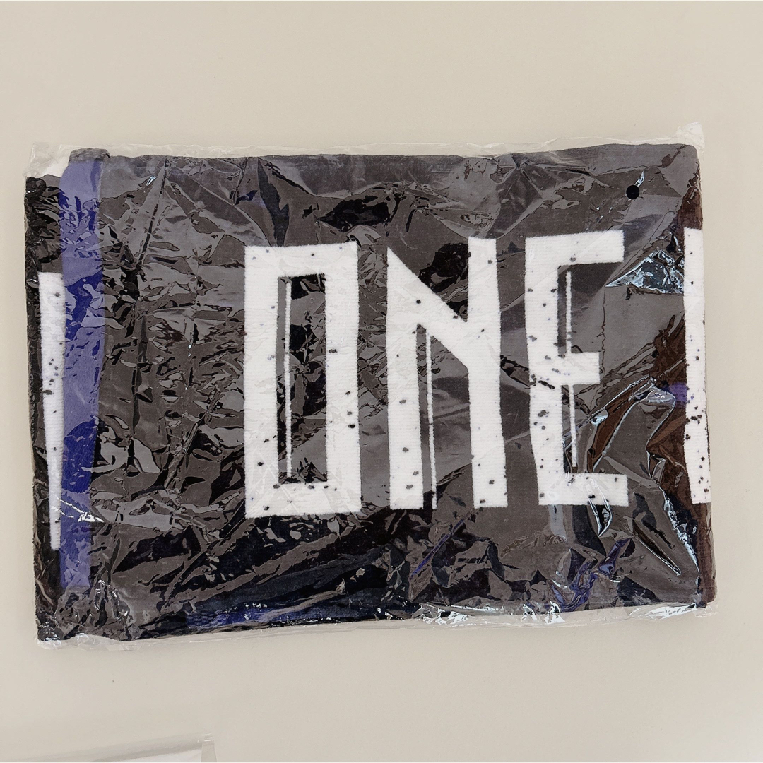ONE OK ROCK(ワンオクロック)の【新品.未使用】☆ワンコクロック☆マフラータオル&ブレスレット☆ メンズのアクセサリー(ブレスレット)の商品写真