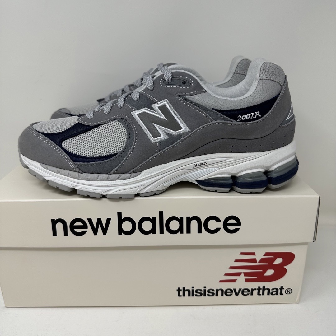 New Balance(ニューバランス)のnew balance M2002RTH thisisneverthat メンズの靴/シューズ(スニーカー)の商品写真