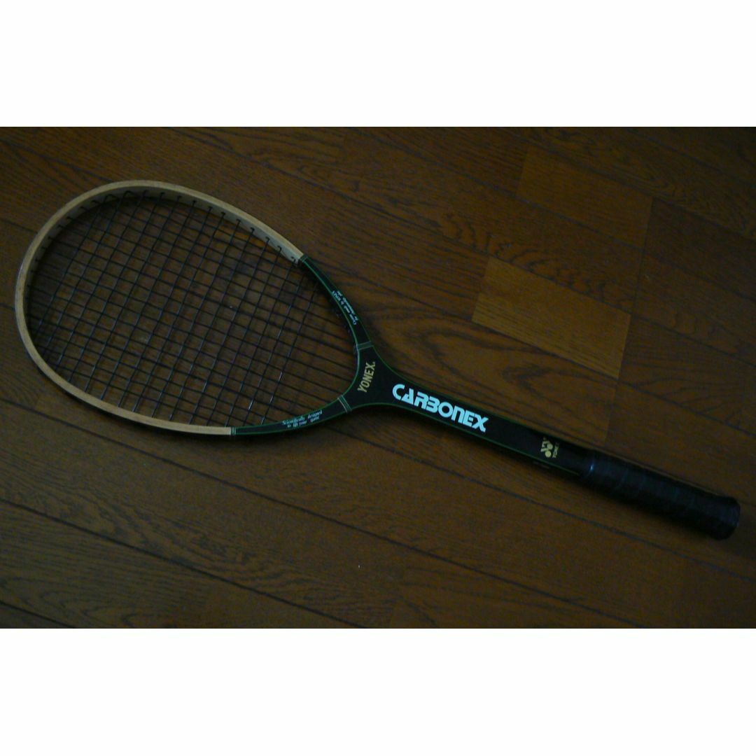 テニスラケット　軟式　YONEX CARBONEX　黒　中古品 スポーツ/アウトドアのテニス(ラケット)の商品写真