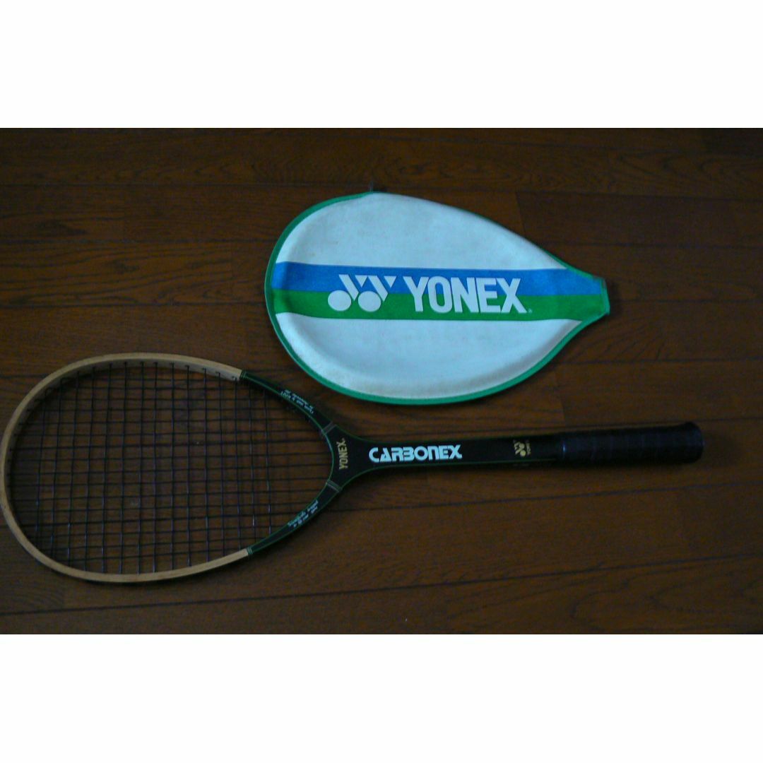 テニスラケット　軟式　YONEX CARBONEX　黒　中古品 スポーツ/アウトドアのテニス(ラケット)の商品写真