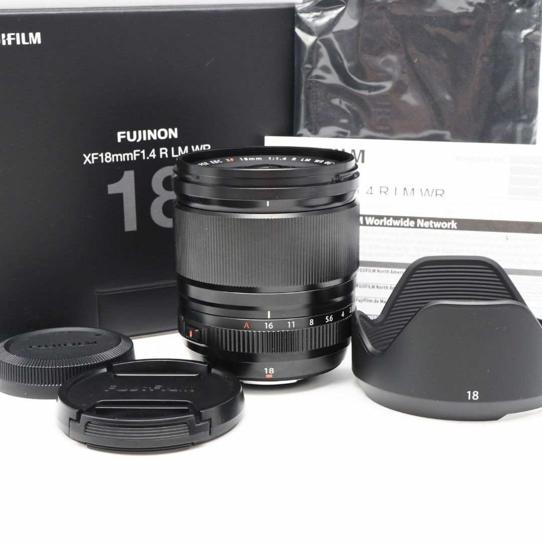 富士フイルム(フジフイルム)の[ ほぼ新品 ] FUJIFILM XF18mm F1.4 R LM WR スマホ/家電/カメラのカメラ(レンズ(単焦点))の商品写真