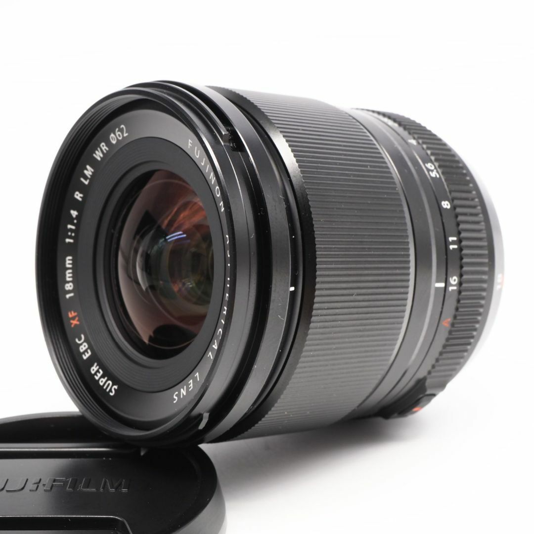 富士フイルム(フジフイルム)の[ ほぼ新品 ] FUJIFILM XF18mm F1.4 R LM WR スマホ/家電/カメラのカメラ(レンズ(単焦点))の商品写真