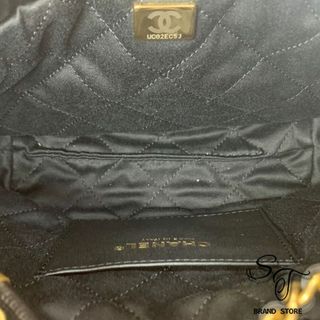 CHANEL - シャネル シャネル22 ミニハンドバッグ シャイニーカーフ