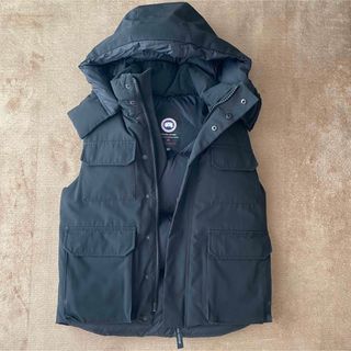 カナダグース(CANADA GOOSE)の激レア　カナダグース　ダウンベスト　ブラック(ダウンベスト)