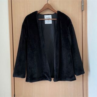 アズールバイマウジー(AZUL by moussy)のブラック フェイクファー 高見え ジャケット アウター ノーカラージャケット 黒(ノーカラージャケット)