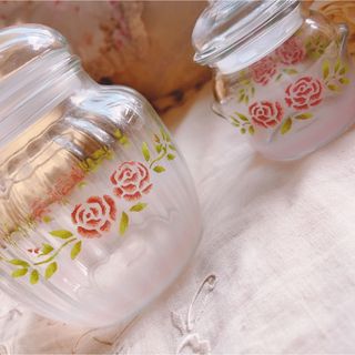 ローラアシュレイ(LAURA ASHLEY)の廃盤♡マニー♡ステンシルローズガラスキャニスター2点セットイマン薔薇アンティーク(収納/キッチン雑貨)